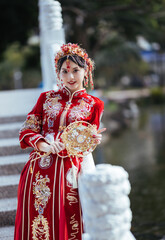 Traditional Chinese Bride Costume