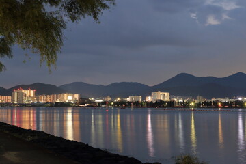 琵琶湖越しに見る石山の夜景