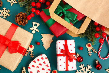 Obraz premium Beautiful composition with gifts, paper bag and gingerbread on blue background, closeup