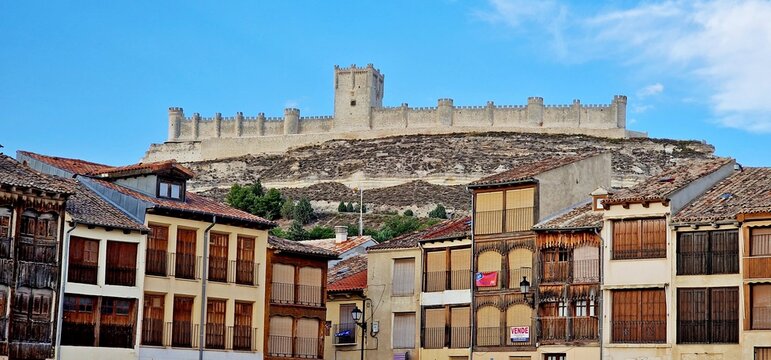 Coso Pe&ntilde;afiel square Valladolid castle houses corrala tourism 1