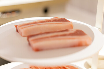 Enjoying delicious freshly cooked roast meat is a great way to relax on the weekend.