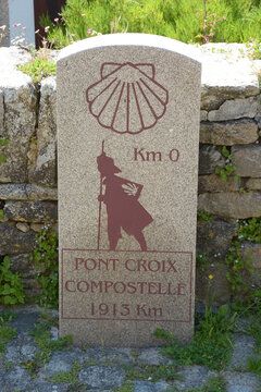 Borne km0 chemin de compostelle &agrave; Pont Croix - Bretagne - France