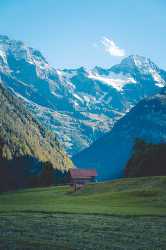 Mountains suiza house Alps