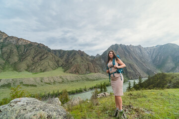 Naklejka premium hiker woman in dress with backpack in weekend trip