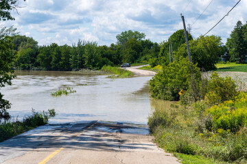 Obraz premium A flodded road in a Quebec rural region