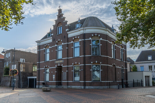 District House ZaltbDistrict House Zaltbommel of the 'Polder district Bommelerwaard above den Meidijk' was built in 1903 to a design by G.G. Lodder in a neo-Renaissance styleommel