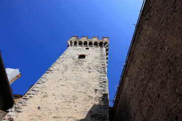 Bergfried der Scaligerburg, Castello Scaligero, in Sirmione, Wasserburg am Südufer des Gardasee, Provinz Brescia, Lombardei, Italien