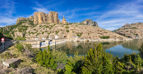 Mallos de Ligüerri and Vadiello reservoir, Sierra and Canyons of Guara Natural Park, Huesca, Aragon community, Spain