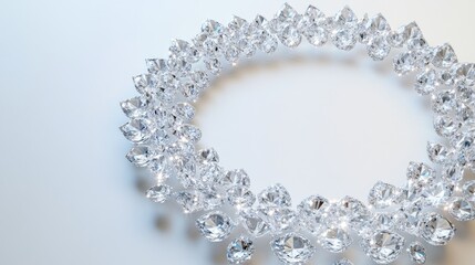 Obraz premium Stunning diamonds forming a circular trail on a white backdrop, with each gem reflecting light in a dazzling, intricate pattern
