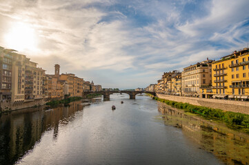 Obraz premium Landscape of Ponte Vecchio And Arno River in Florence, Italy Landscape of Ponte Vecchio And Arno River in Florence, Italy