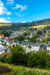 Obraz premium Herbstliche Wanderung durch den wunderschönen Thüringer Wald über den Kickelhahn bei Ilmenau - Thüringen - Deutschland