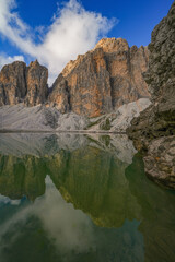 Obraz premium Scenic wide angle landscape of Lago d'Antermoia, a glacial lake in Antermoia valley, Dolomites, South Tyrol, Italy, Europe