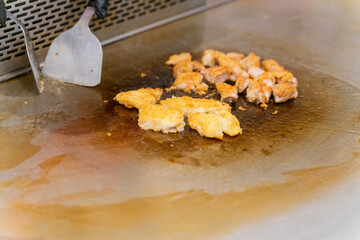 Enjoying delicious and juicy teppanyaki chicken thigh steak made by the chef on the weekend makes me feel great!