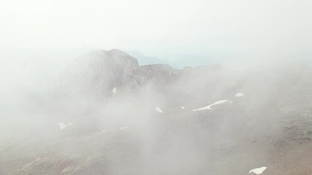 Mountaineers in action in the Panticosa Valley: Ascent to Argualas and Algas Peak in the Aragonese Pyrenees, with views of Garmo Negro and Los Infiernos, captured in 4K from a drone.
