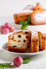Slices of mini cupcake with raisins.