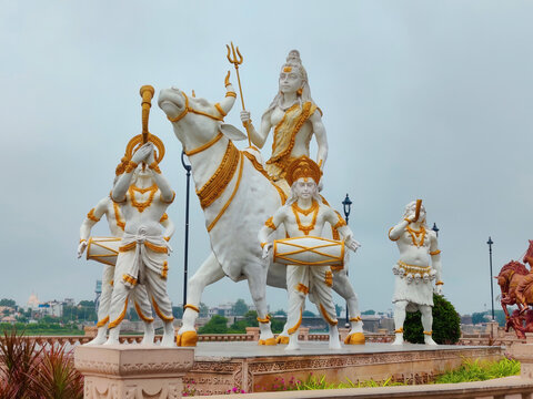 Vivah Of Shiva distant shot of shiva statue ride on a cow, mahakal corridor hd images, Ujjain Shiva Shri Mahakaleshwar Jyotirlinga Temple