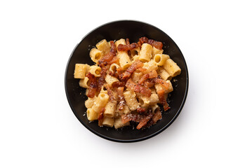 Mezze maniche alla carbonara, tipica pasta della cucina romana, cibo italiano 