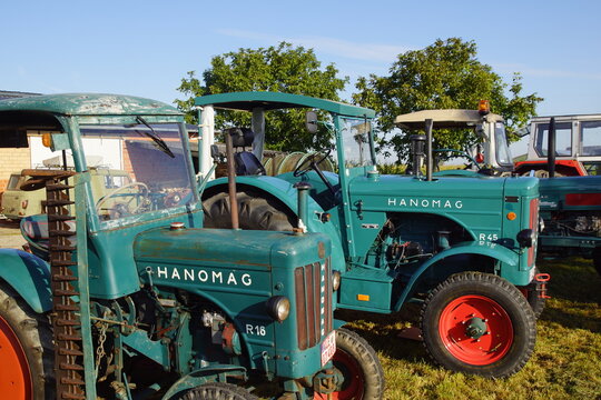 Hanomag E16 und Hanomag R45 Schlepper