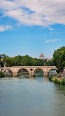 Obraz premium View of a roman bridge crossing the Tiber river in Rome