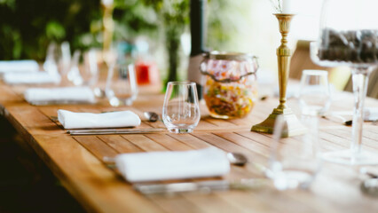 table setting in restaurant