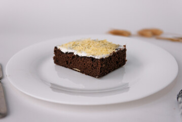 chocolate brownie cake with cream and cheese topping