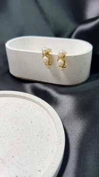 pearl jewelry set on white Mable with short clip style