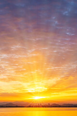 琵琶湖畔の朝日