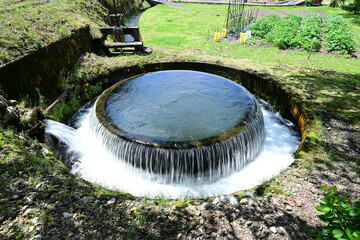 赤祖父円筒分水槽
赤祖父ため池工事の一環として、農業用水を公平に分配するため建設された県内最古の円筒分水槽
