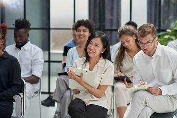 Naklejka premium Entrepreneurs and business people conference in modern meeting room