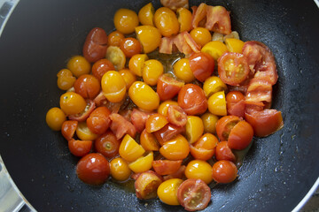 piennolo yellow tomatoes with pachino tomatoes