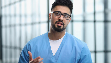 Obraz premium young male wearing with stethoscope speaking, consulting and therapy concept