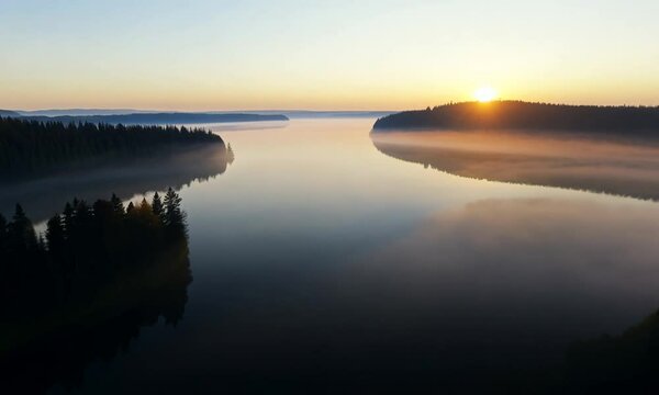 Sonnenaufgang am See mit Nebel - Panorama