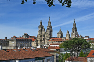 Santiago de Compostela, Galizia, panorama sulla cattedrale e la città antica dalla salita al Parque della Alameda - Spagna