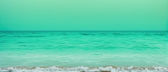 Obraz premium Azure Ocean Waves and the Sandy Beach