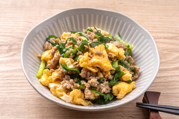 ひき肉とニラ玉の餡かけ