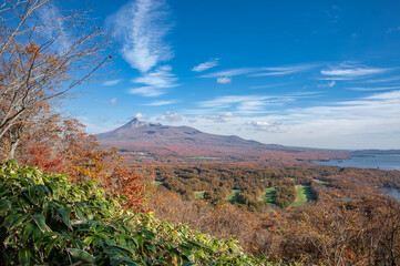 秋空に駒ヶ岳が映える大沼国定公園