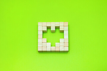 Obraz premium 黄緑色の背景でハートの形のスペースがある四角く並べた立体的なブロック
