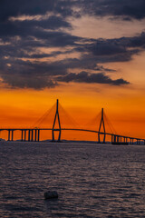 Obraz premium Incheon Bridge Silhouette at Golden Sunset