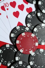 Naklejka premium Playing cards and poker chips on table, flat lay