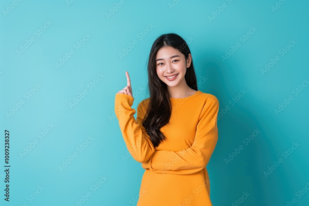 Poster Smiling woman pointing upwards