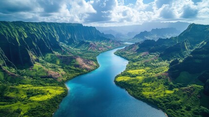Obraz premium Majestic hawaiian landscape featuring river valley and lush green mountains under cloudy sky