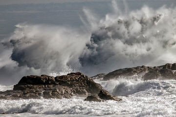Huge sea wave splash