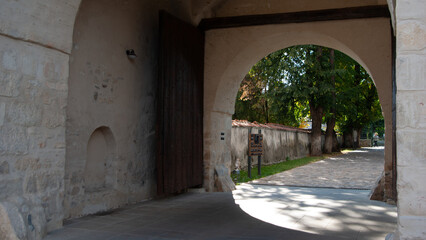 Obraz premium Entrance to Negru Voda Monastery