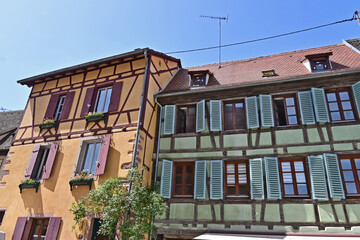 Obraz premium Case e strade del villaggio di Riquewihr, Alsazia, Francia, Alto Reno, Grand Est