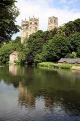 Obraz premium Durham Cathedral viewed from river walk - Durham - County Durham - England - UK