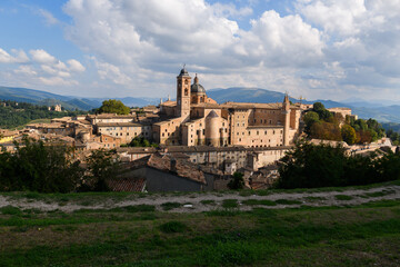Urbino-veduta panoramica della citt&agrave; antica
