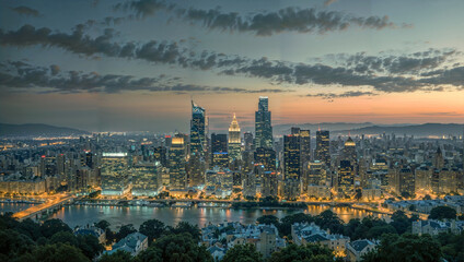 Obraz premium Large view of the city when the sun is setting 