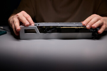 Assembling a graphics card equipped with an advanced and highly efficient cooling system