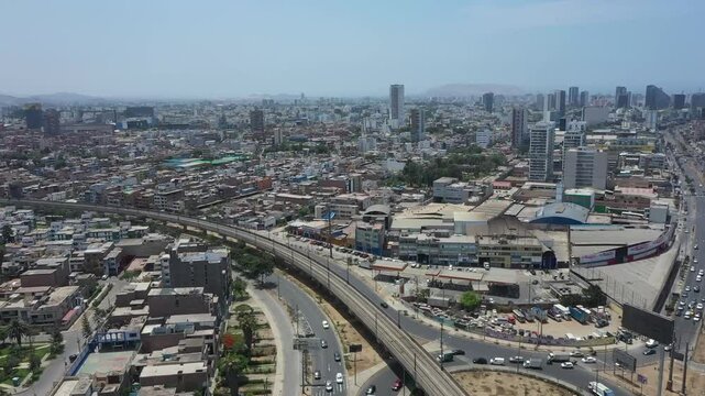 toma a&eacute;rea de drone sobre la ciudad de Lima, distrito San Isidro, san Borja. Paisaje urbano,