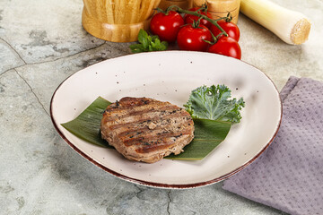 Grilled tuna medallion in the plate